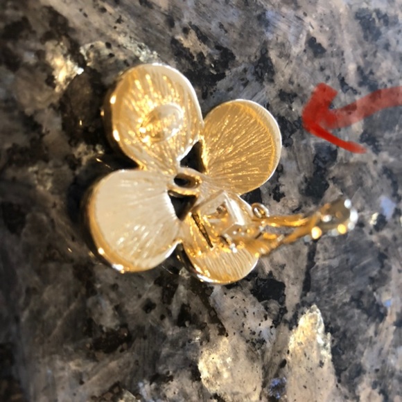 Vintage TRIFARI Faux Pastel Pearl Clip-On Earrings - Picture 9 of 9